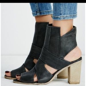 HOST PICK! Free People Effie Block Heel- size 9